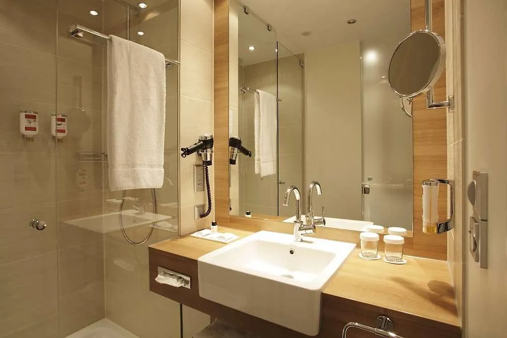 H4 Hotel Berlin Alexanderplatz 4*,