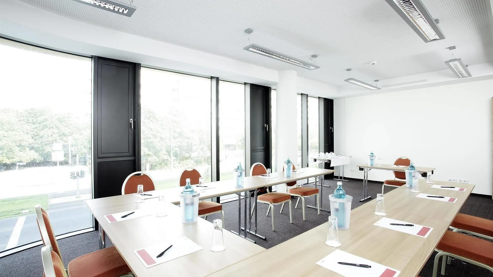 H4 Hotel Berlin Alexanderplatz 4*,
